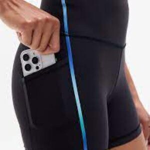 Size S - Athleta Interval Stash High Rise Ombre Tipped 5” Short - (NWT)